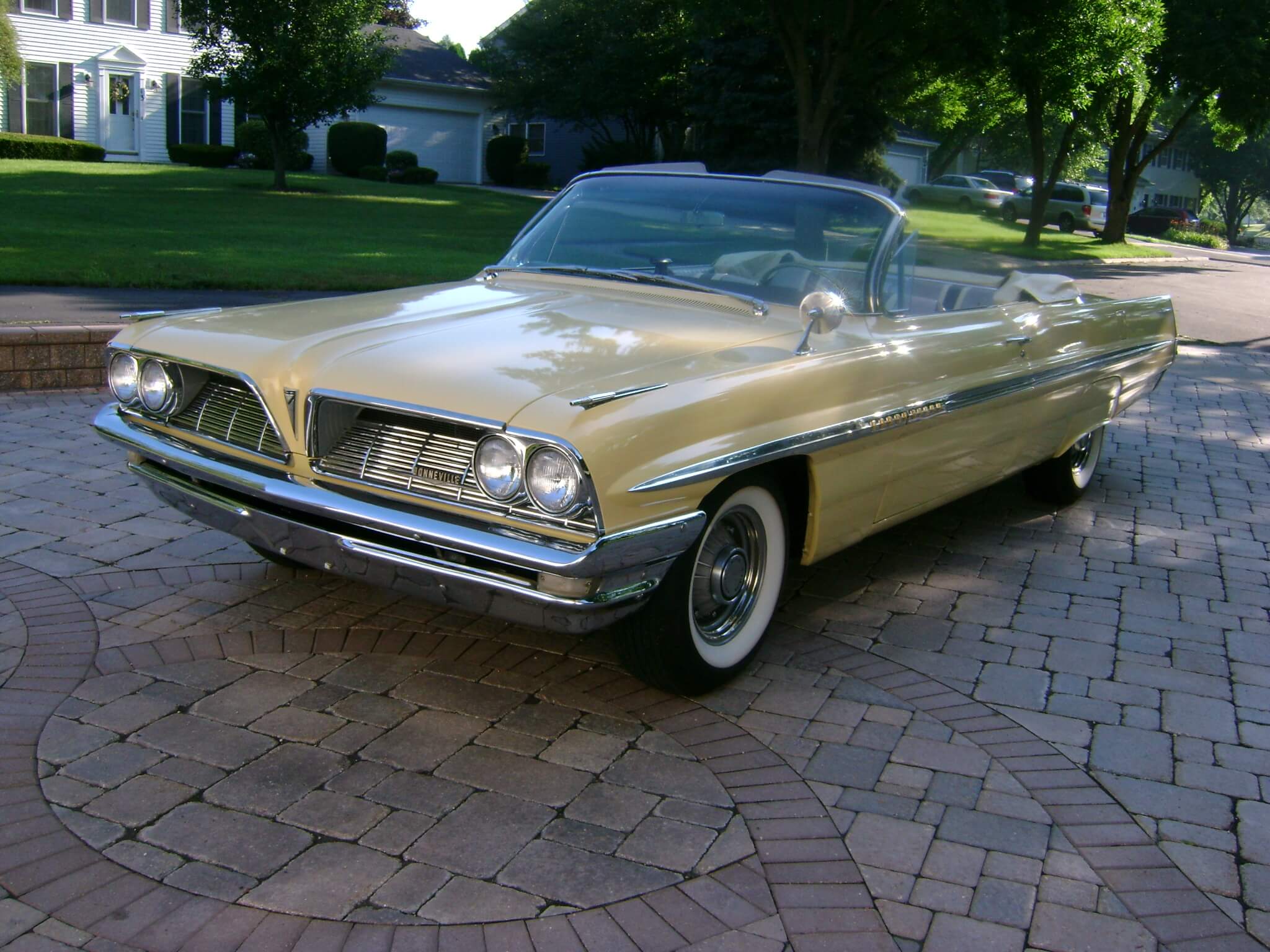 1961 Pontiac Bonneville Convertible | Frank's Classic Cars